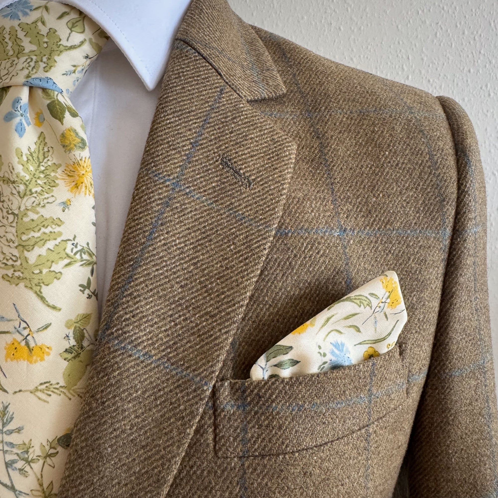 Boho Blooms Tie in Yellow Wildflowers