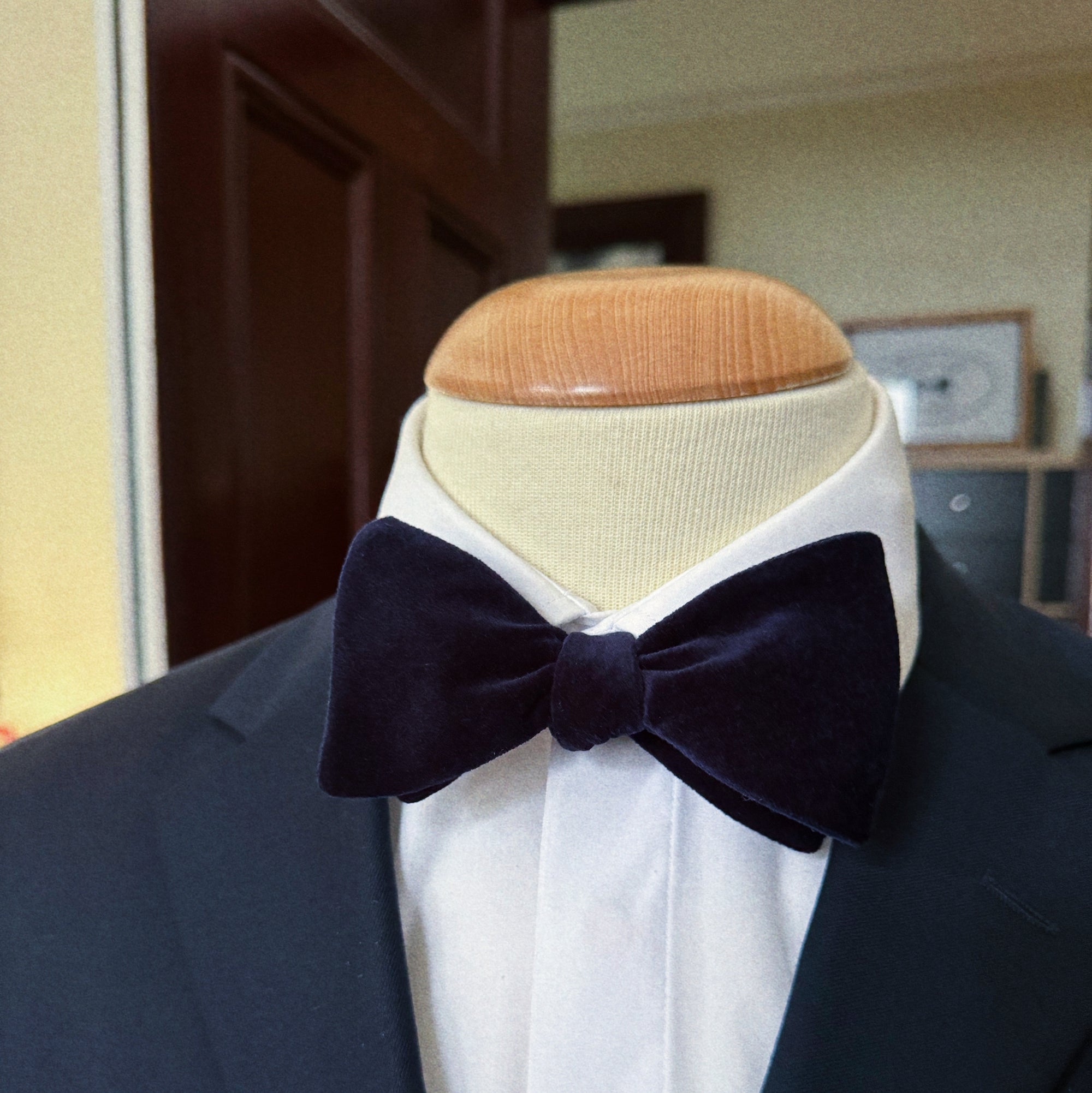 Self-Tie Bow Tie in Navy Velvet