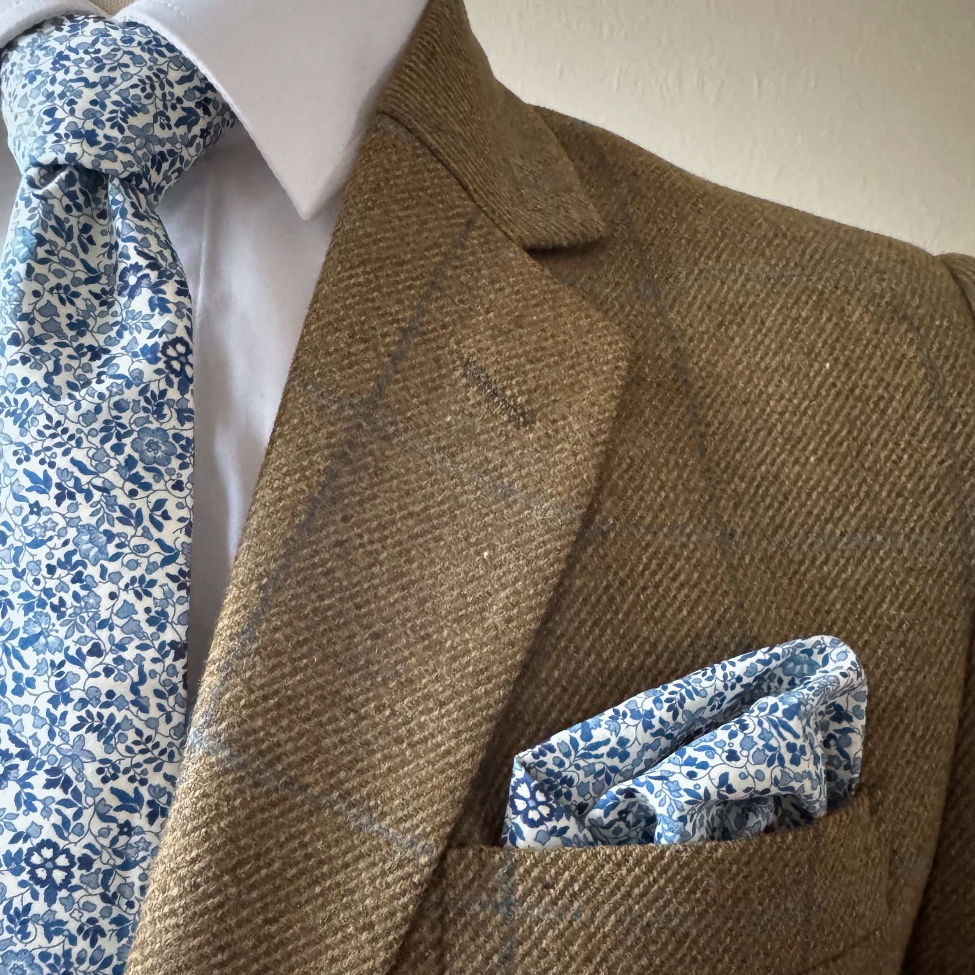 Liberty of London Tie in Navy & White Ditsy Floral
