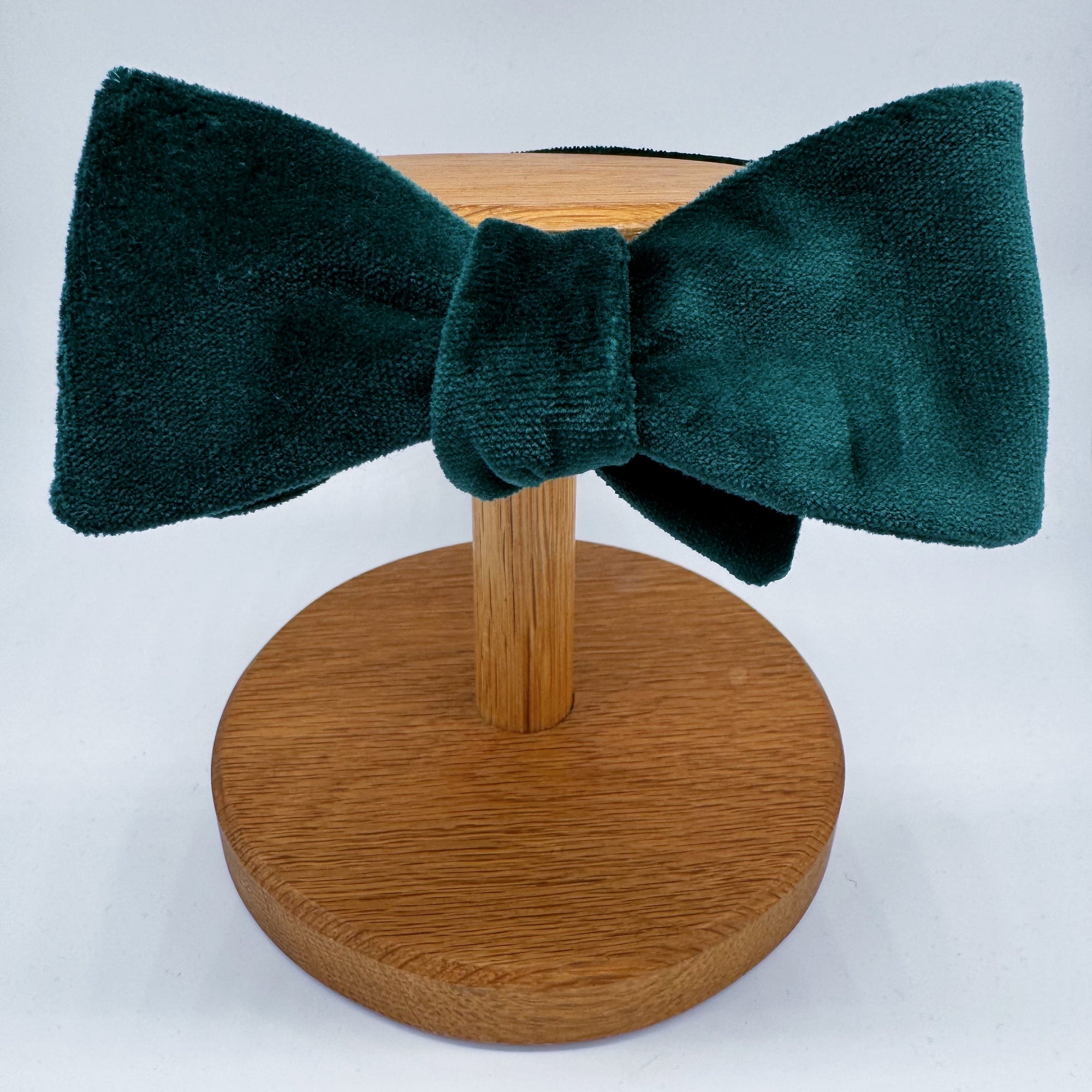 Self-Tie Bow Tie in Bottle Green Velvet