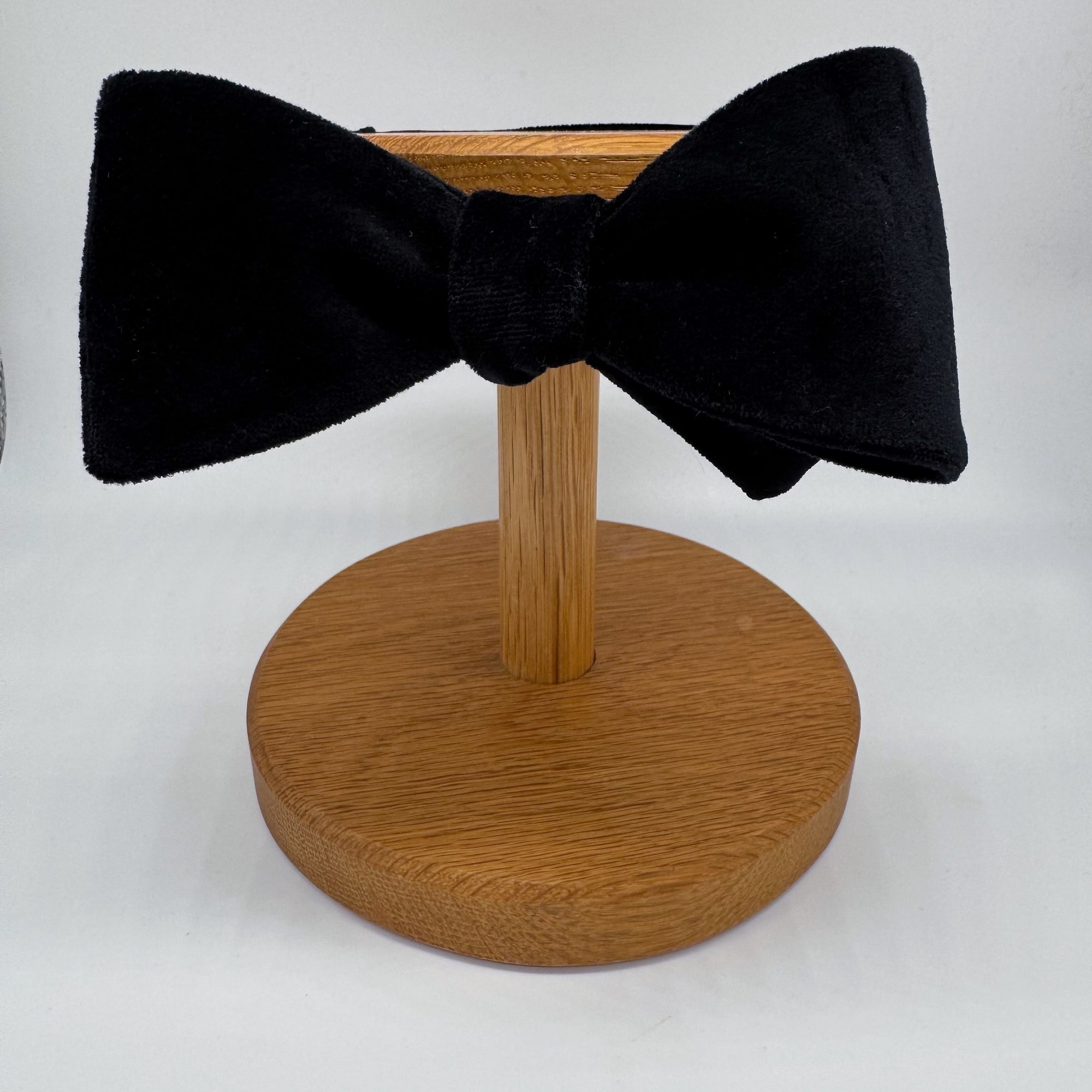 Black Bow Tie in Velvet