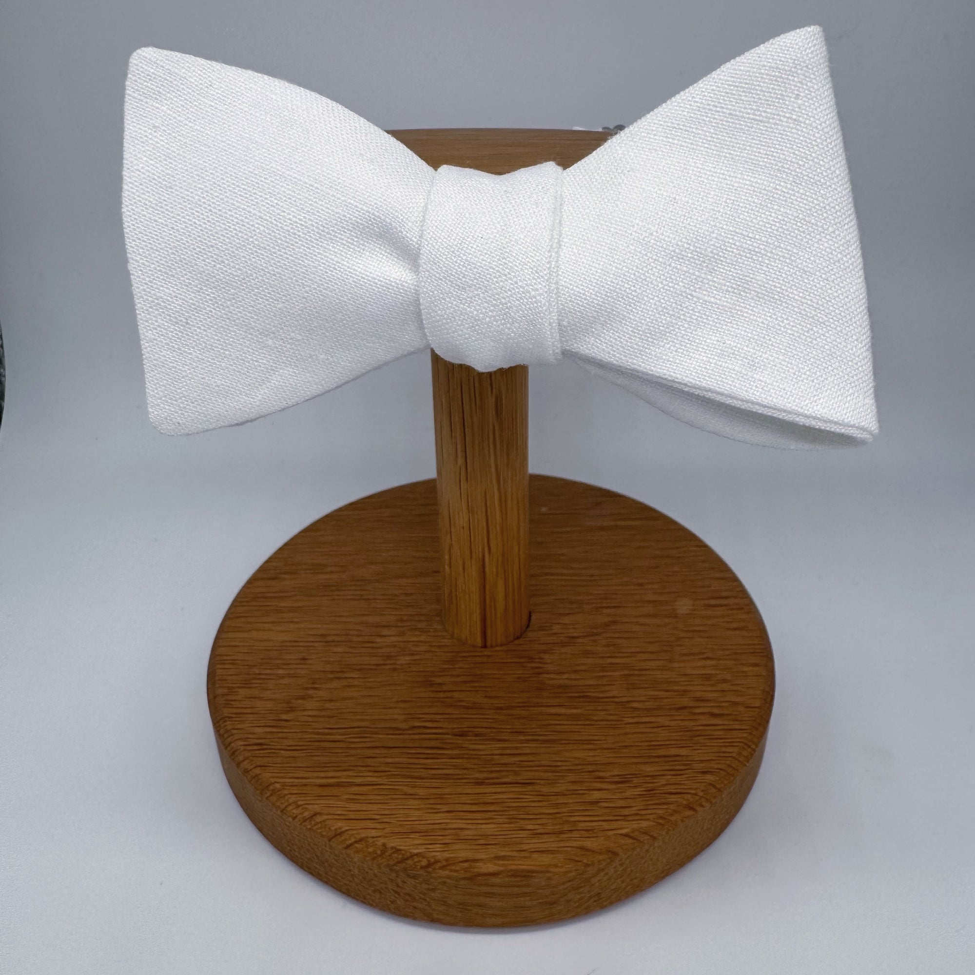Self-Tie Bow Tie in White Irish Linen