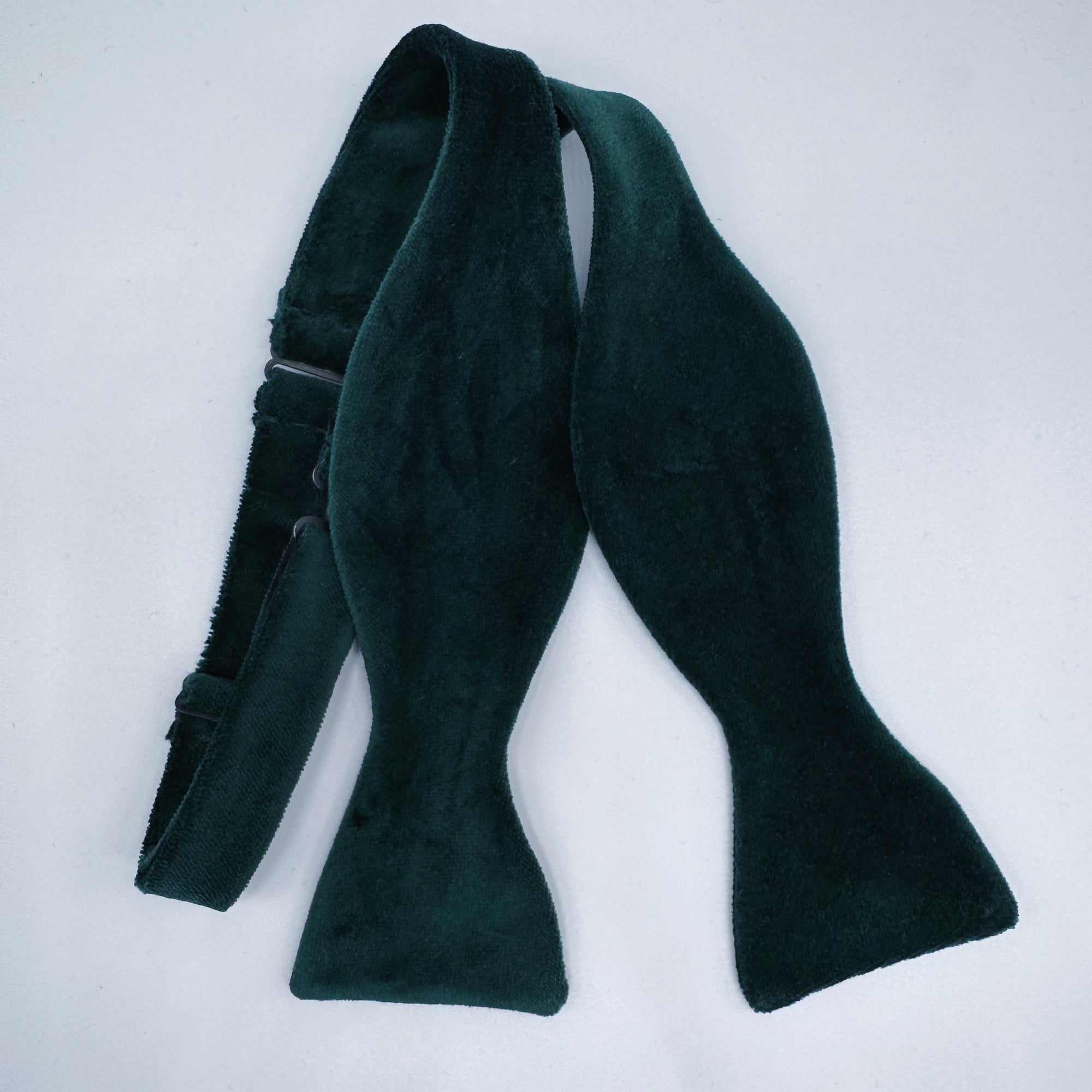 Self-Tie Bow Tie in Bottle Green Velvet