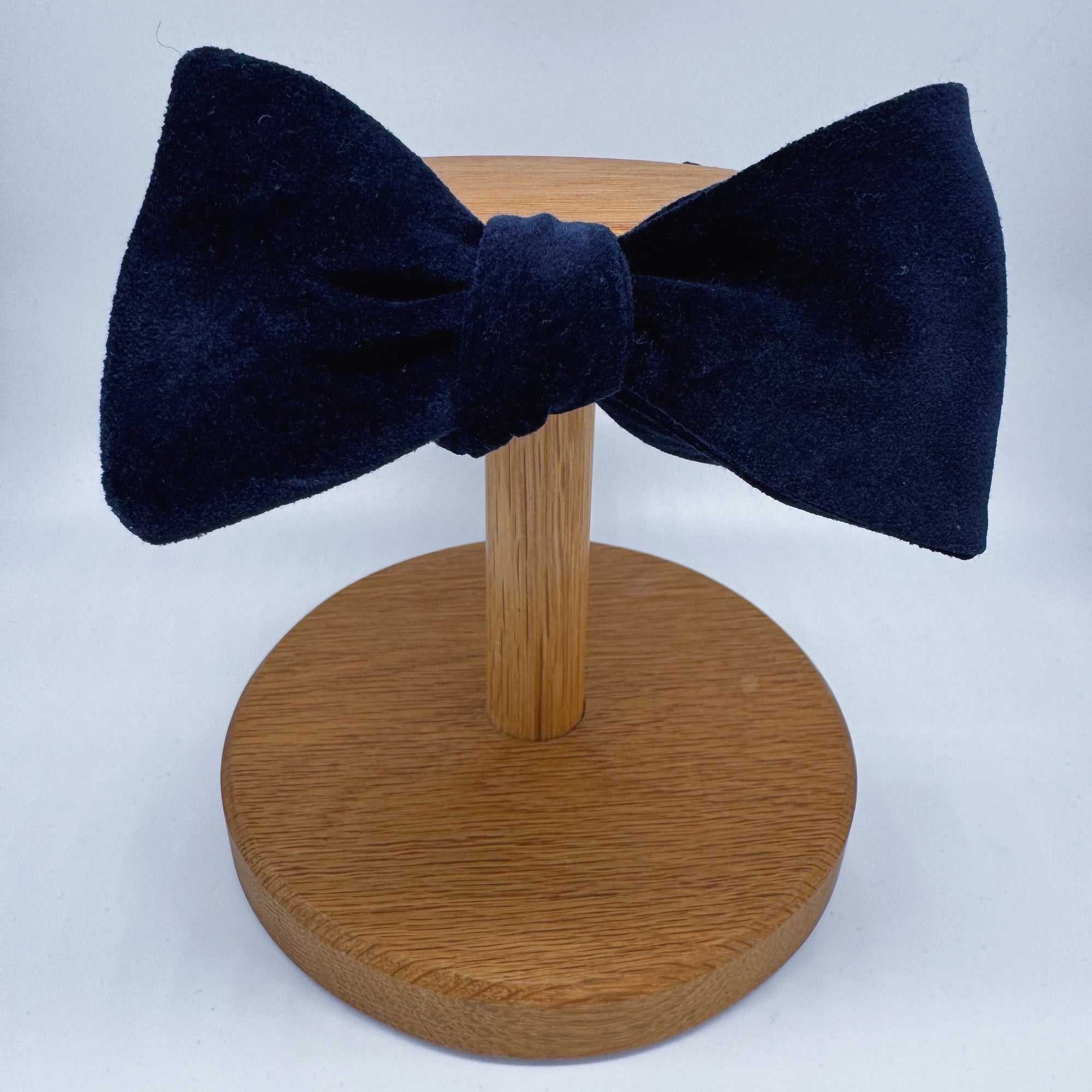 Self-Tie Bow Tie in Navy Velvet