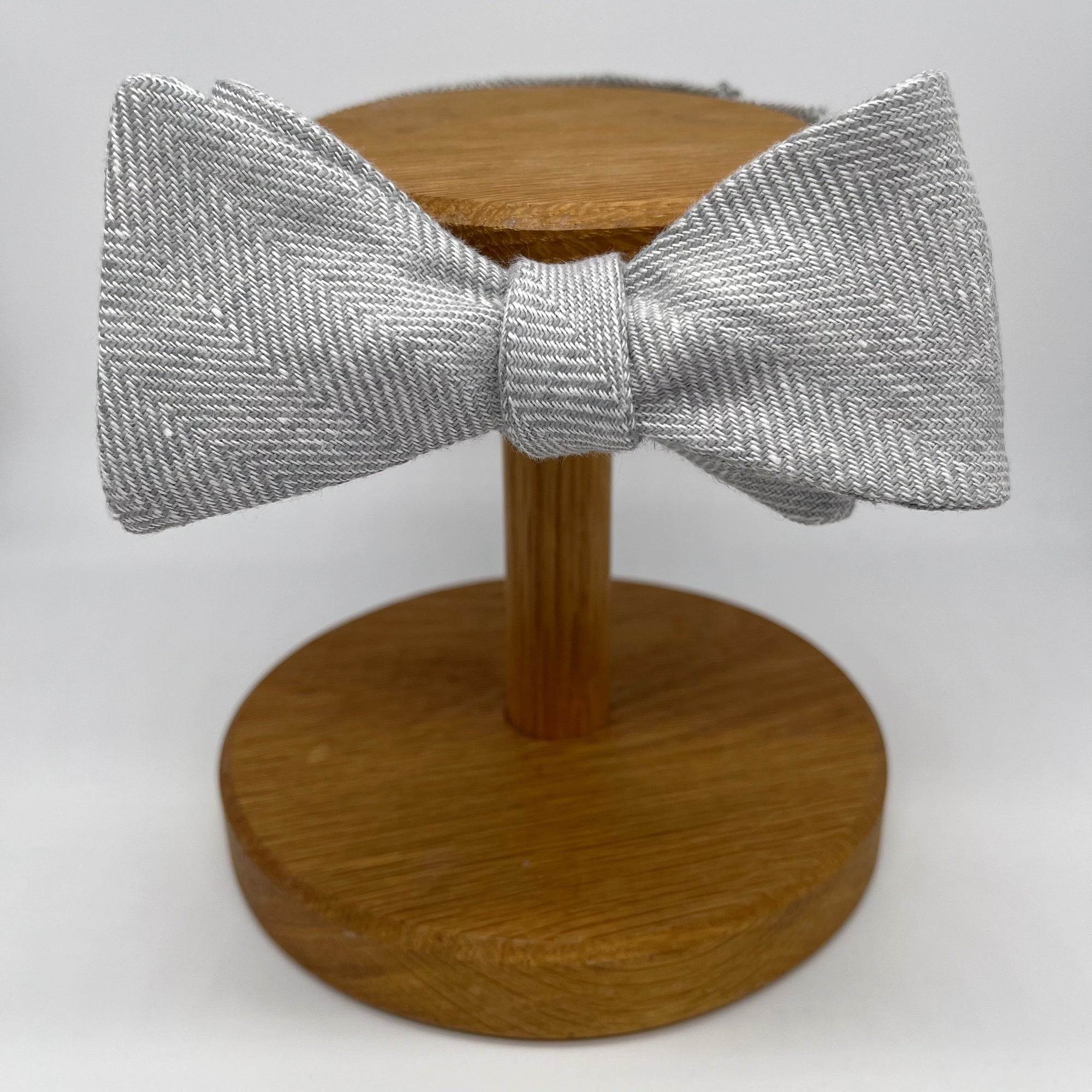 Self-tie bow tie in grey herringbone irish linen by the belfast bow company