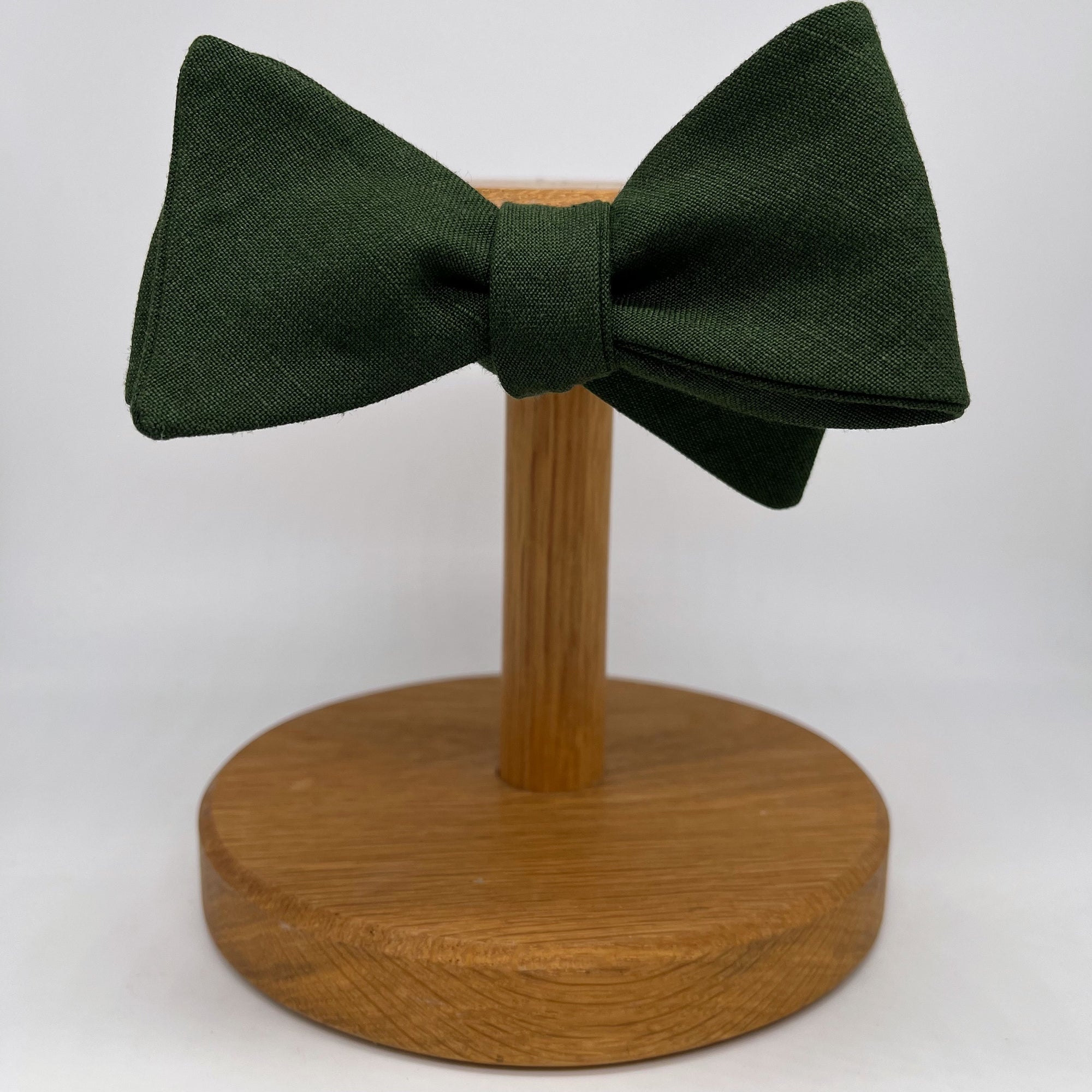 Irish linen self-tie bow tie in brunswick green by the belfast bow company