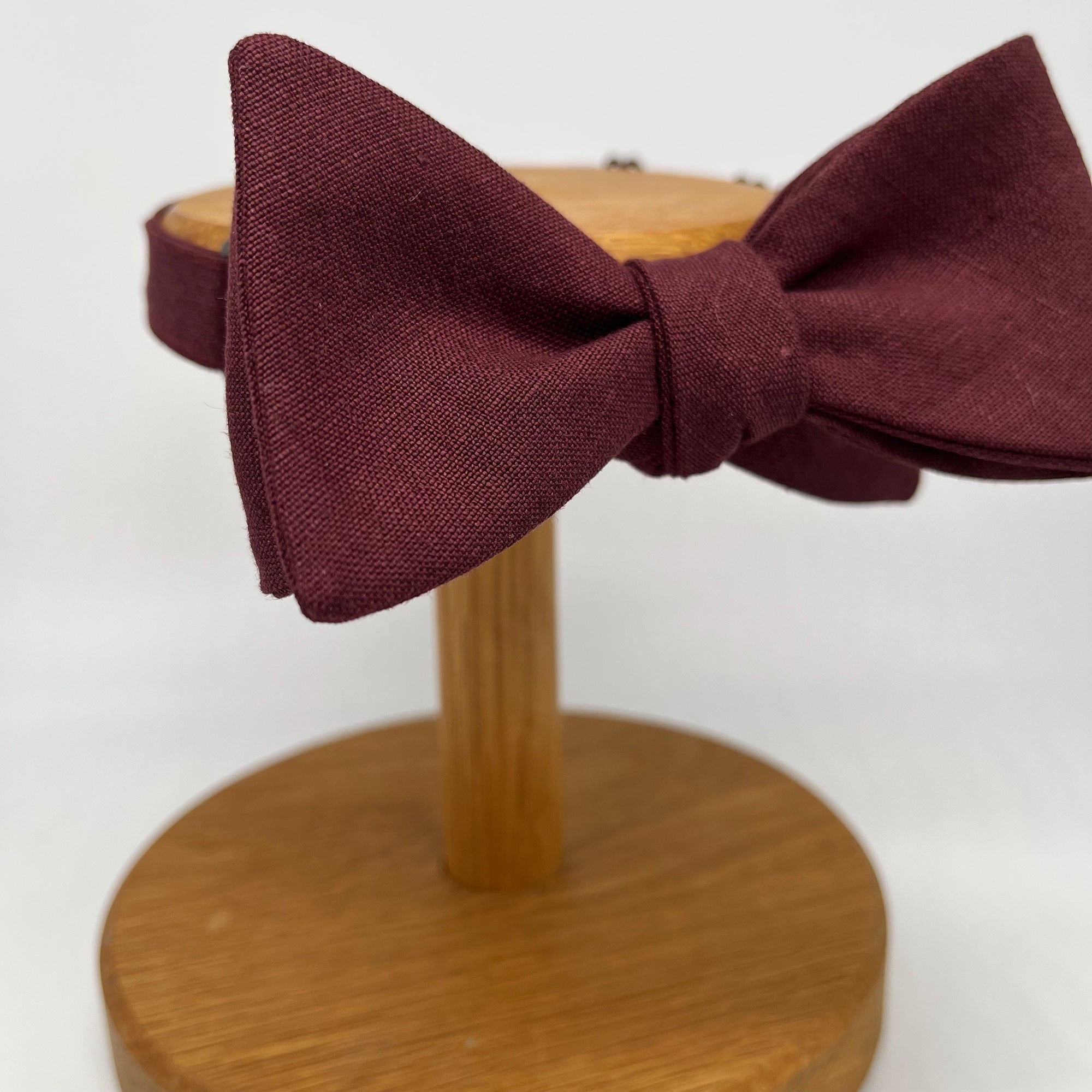 Self-Tie Bow Tie in Burgundy Irish Linen
