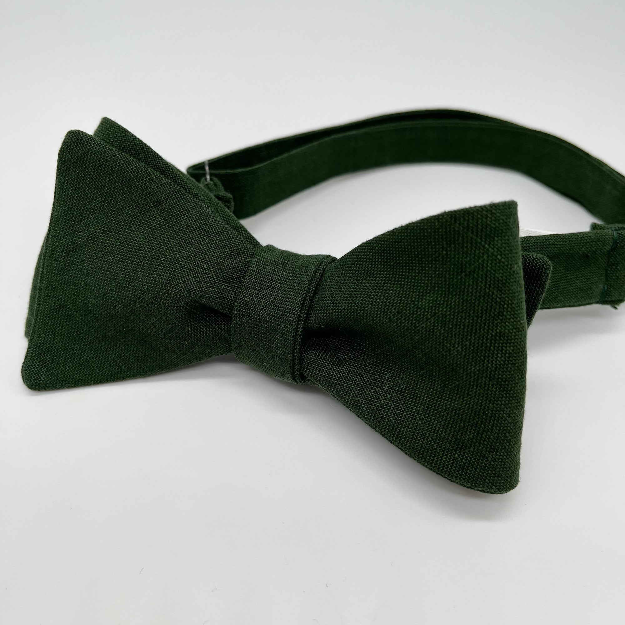 Self-Tie Bow Tie in Brunswick Green Irish Linen