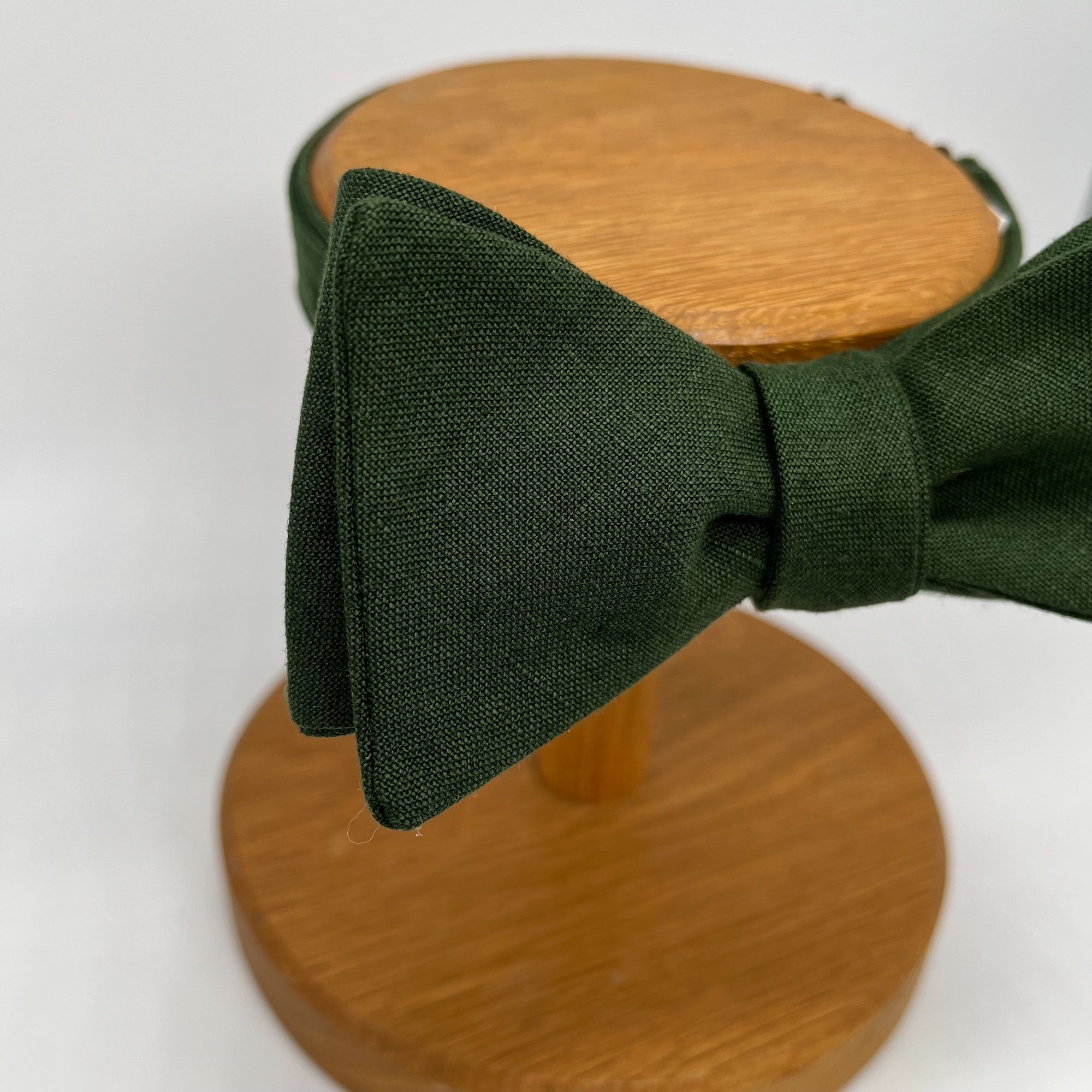 Self-Tie Bow Tie in Brunswick Green Irish Linen