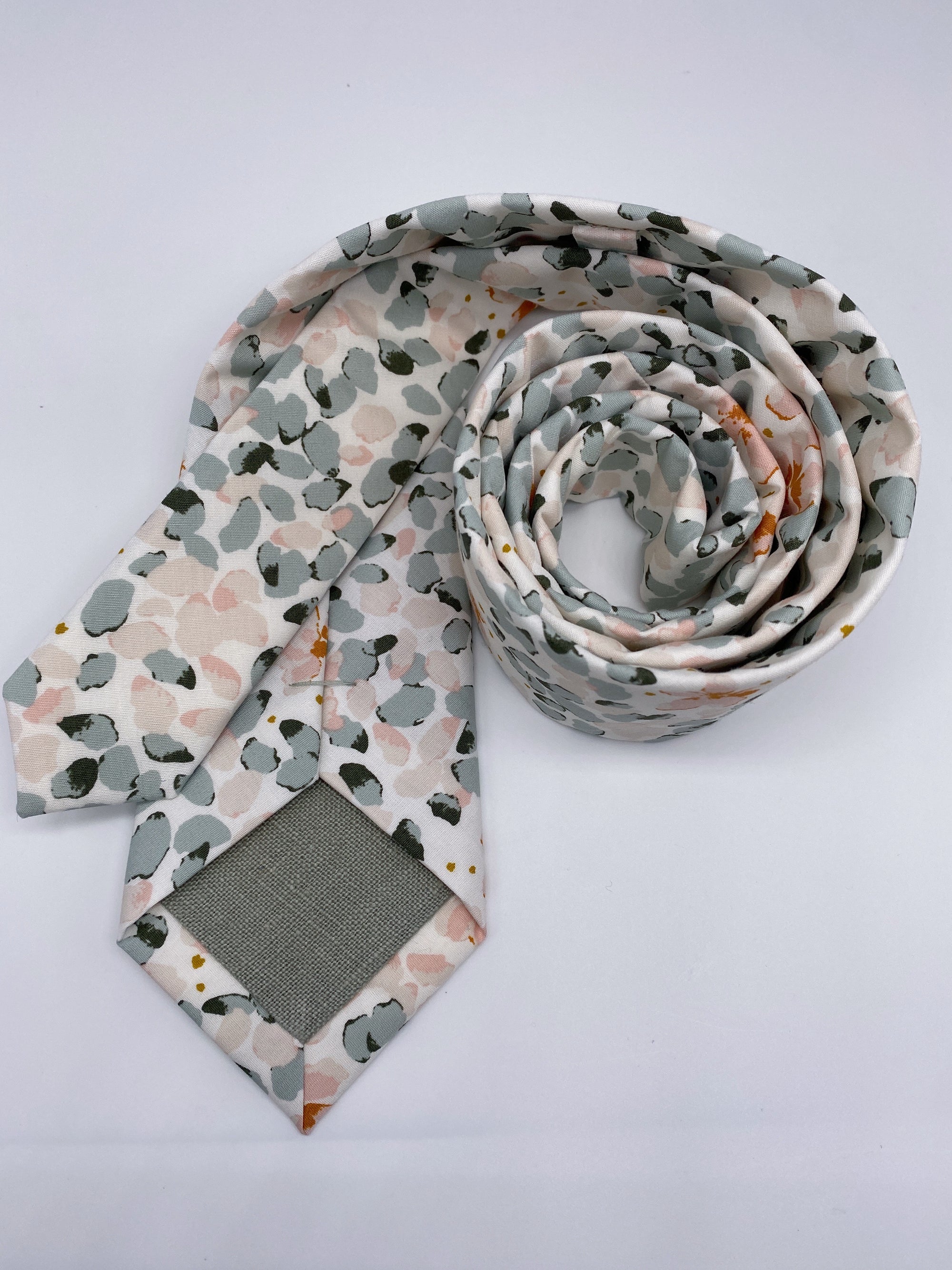 Boho Blooms Tie in Blush Petals